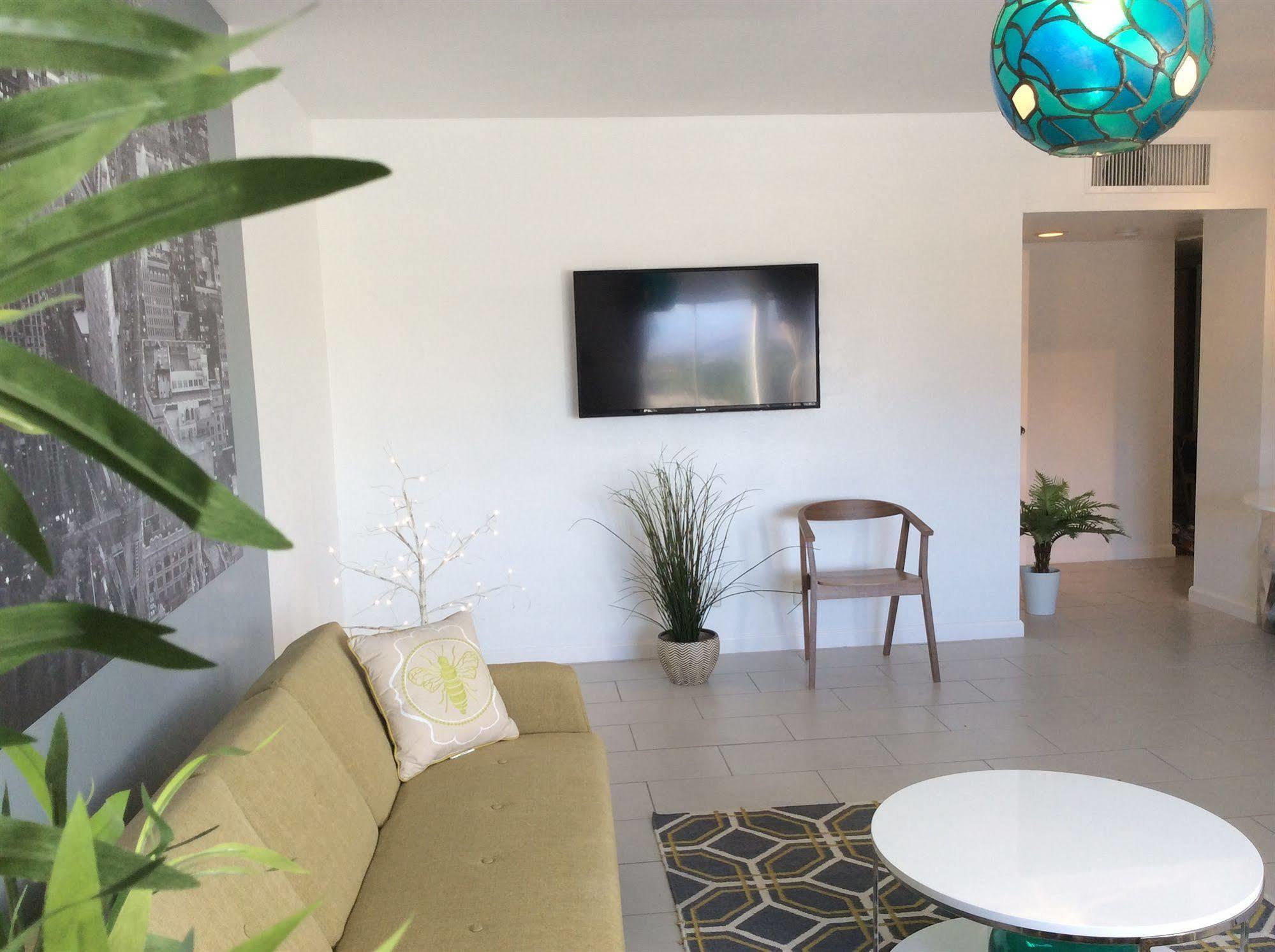 Modern Downtown Condo Palm Springs Exterior photo