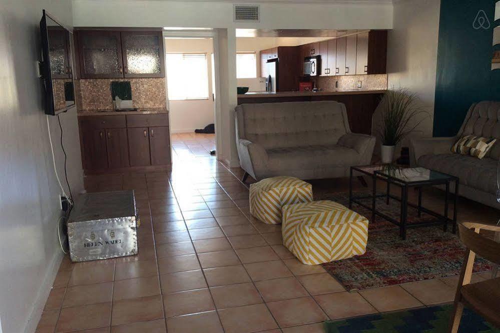 Modern Downtown Condo Palm Springs Exterior photo