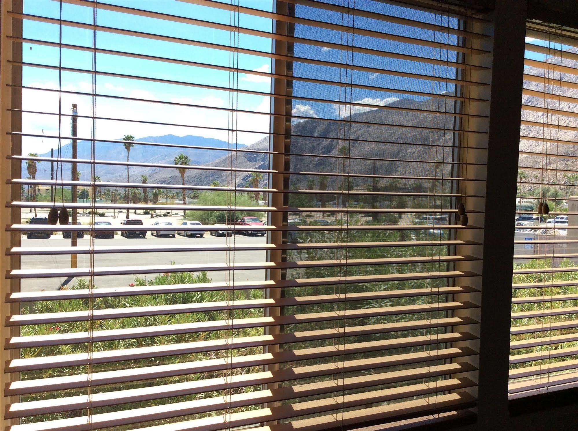 Modern Downtown Condo Palm Springs Exterior photo